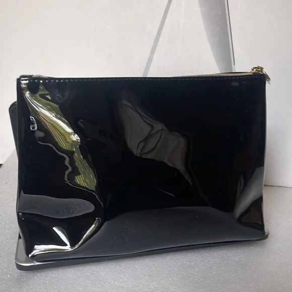Yves Saint Laurent Beauty Black Patent Leather Cosmetic Bag. - Picture 3 of 11